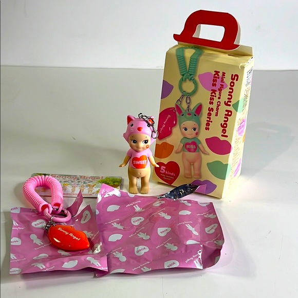 Sonny Angel Mini Figure Charm Kiss Kiss Series - Picture 2 of 6